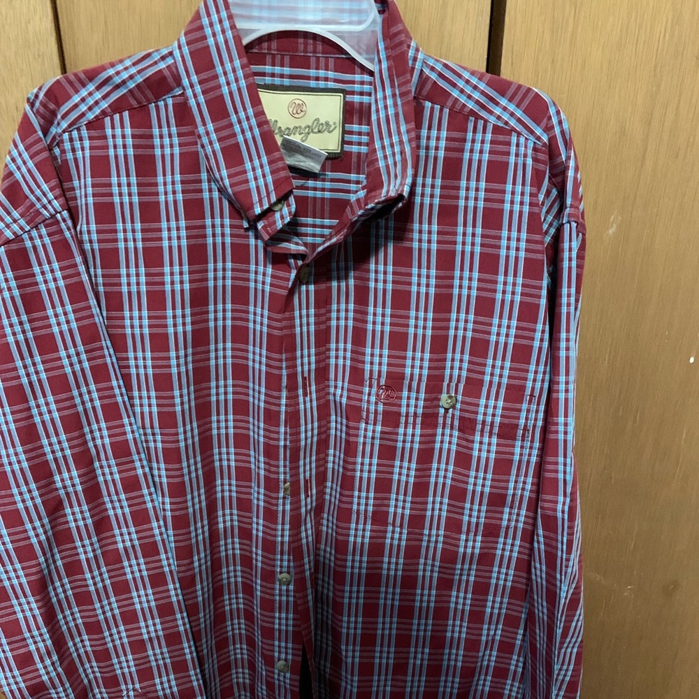 Wrangler long sleeve button up shirt men’s medium